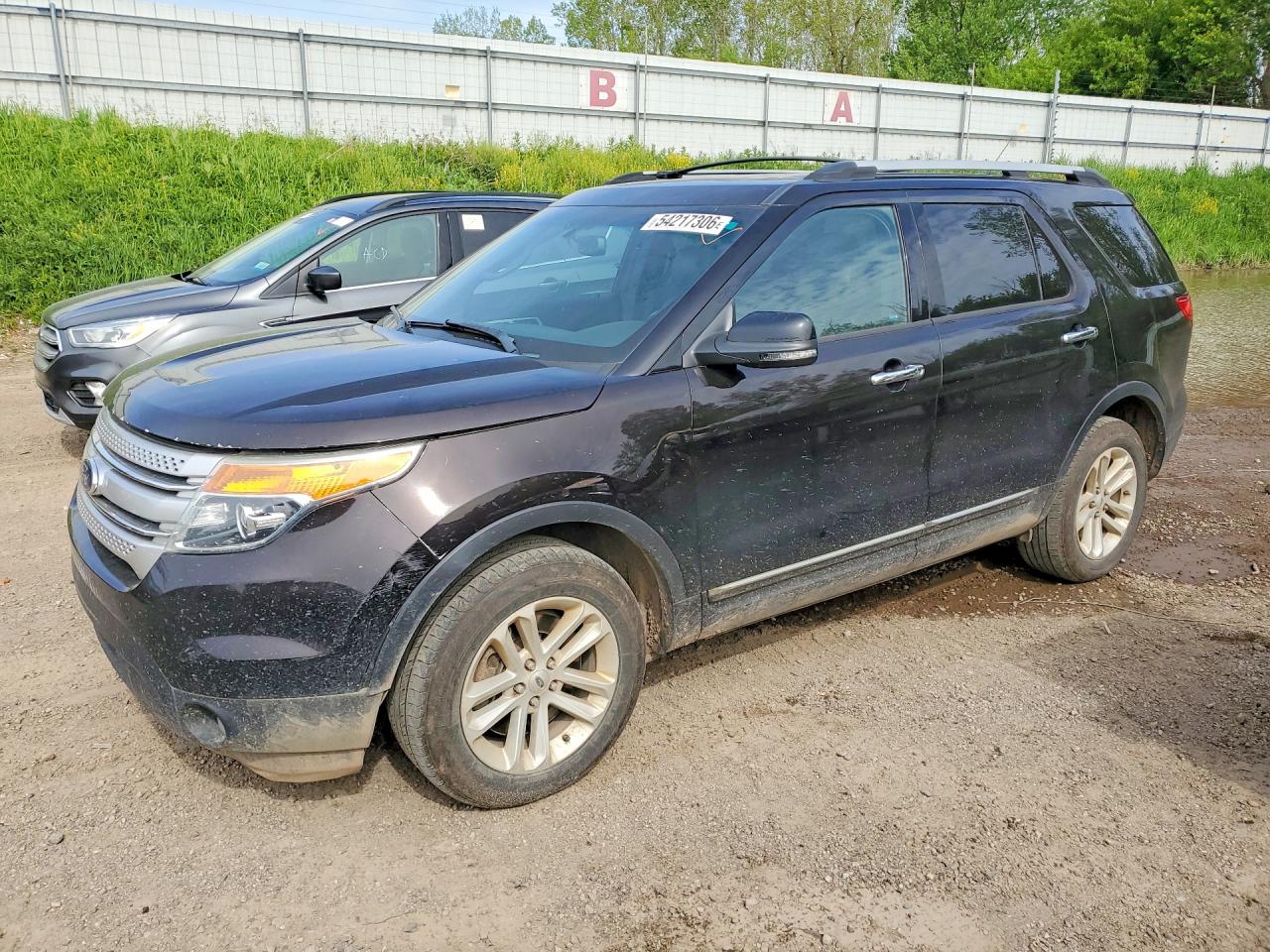 Salvage Ford Explorer Image