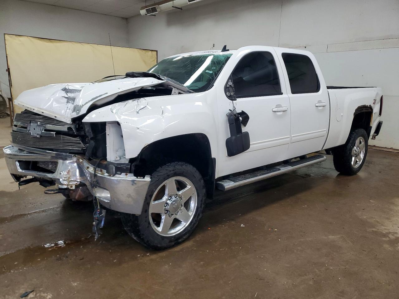 Salvage Chevrolet Silverado Image