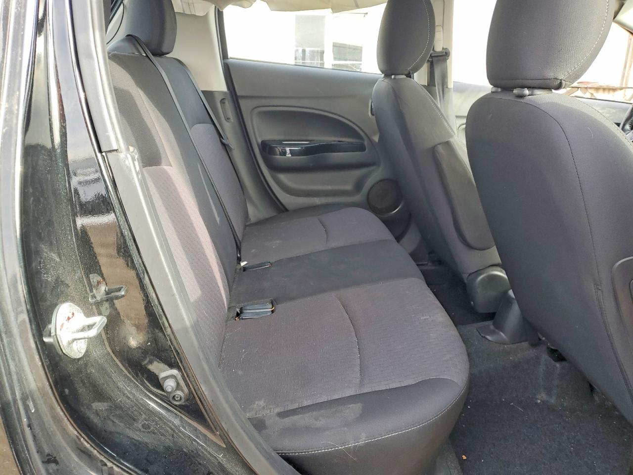 Mitsubishi Mirage Se