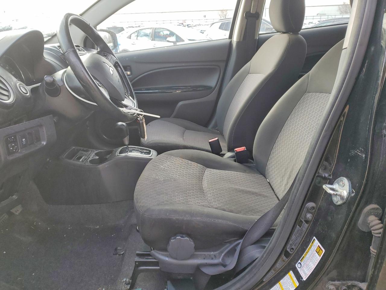 Mitsubishi Mirage Se