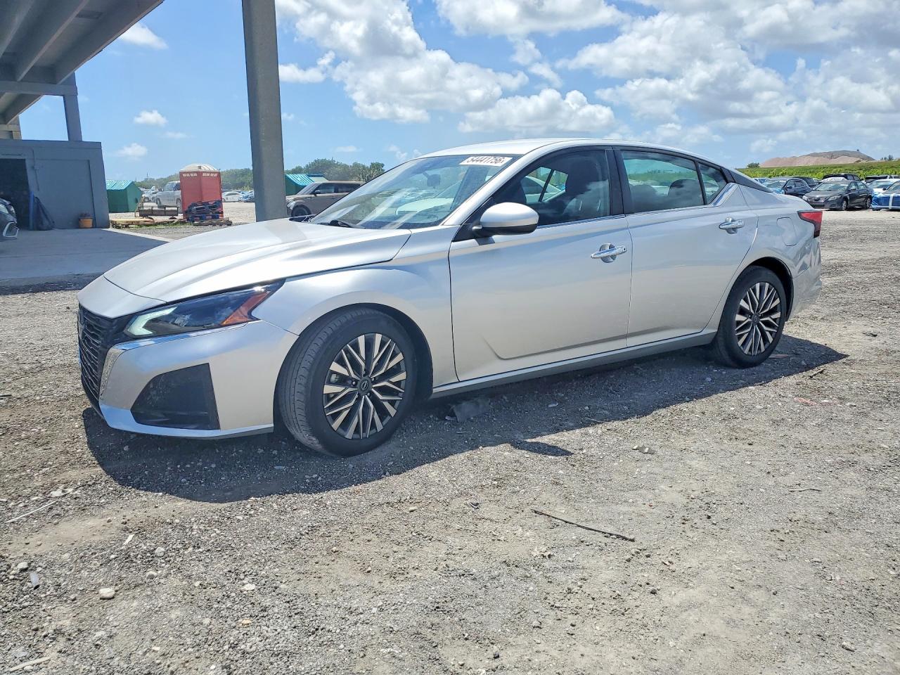 Salvage Nissan Altima Image