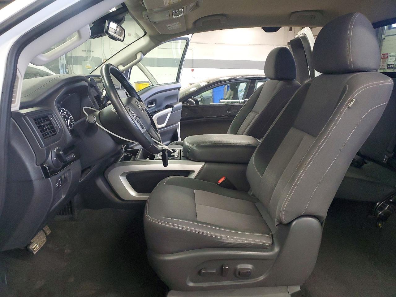 Nissan Titan Sv