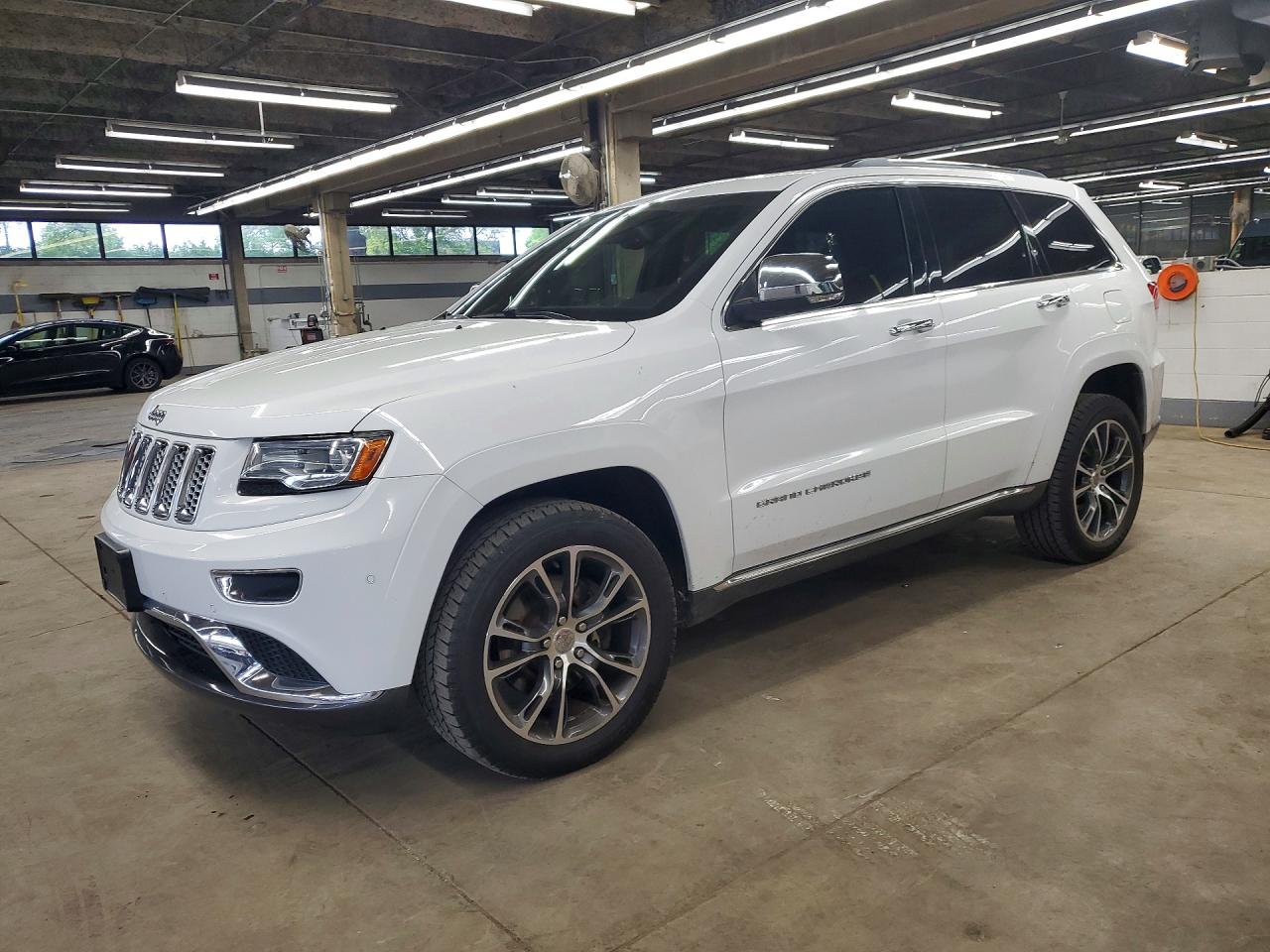 Salvage Jeep Cherokee Image