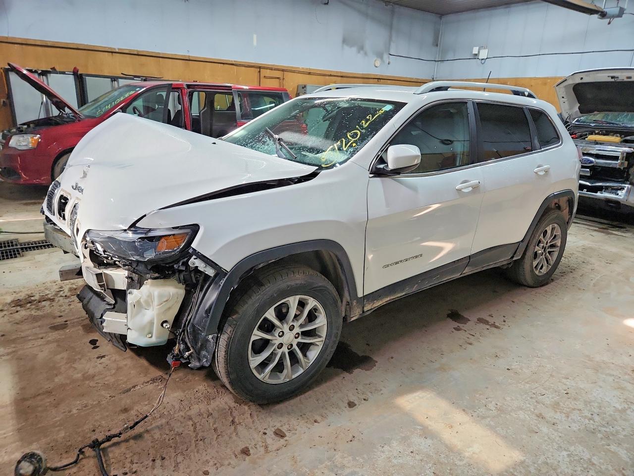 Salvage Jeep Cherokee Image