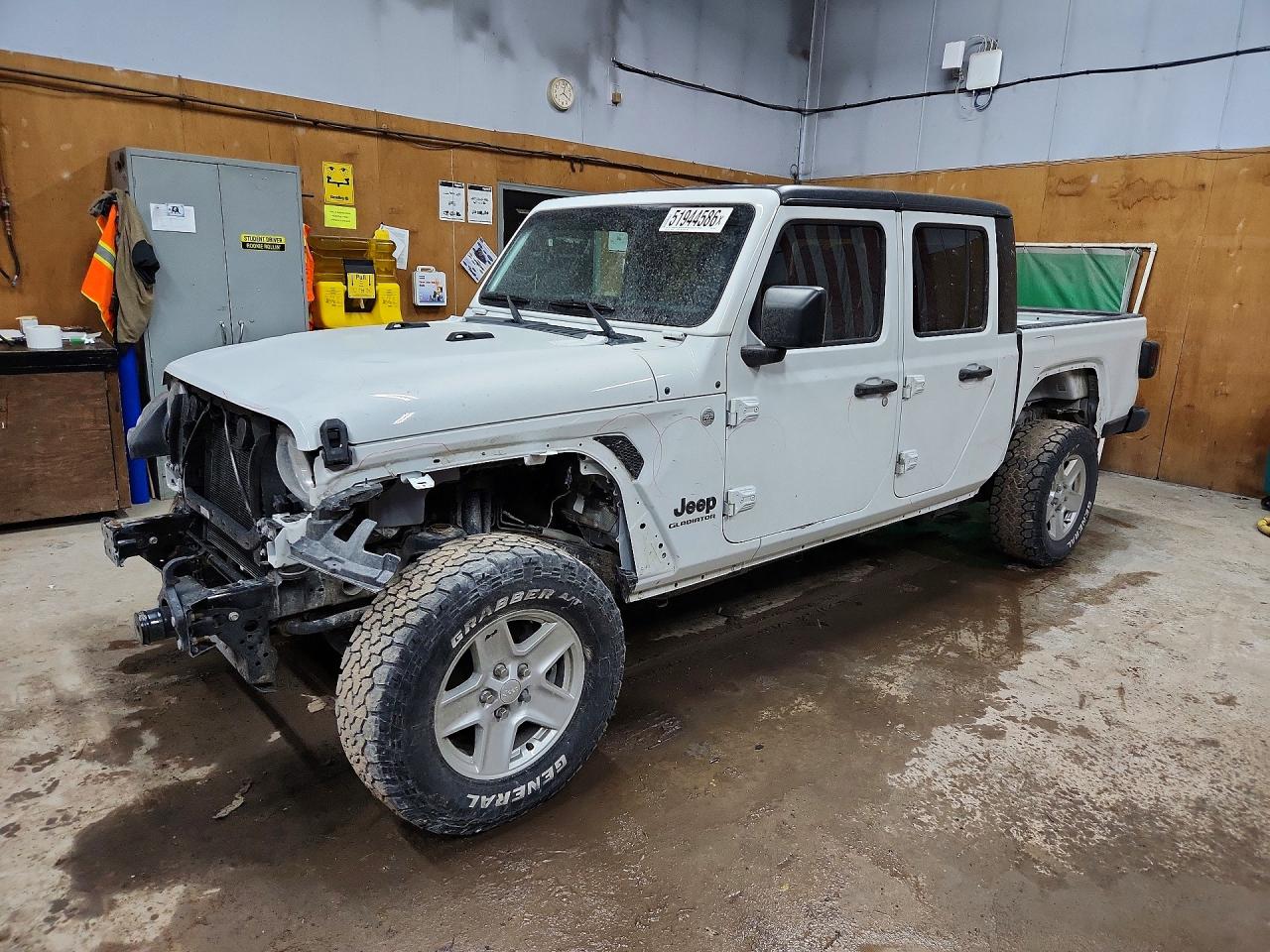 Salvage Jeep Gladiator Image