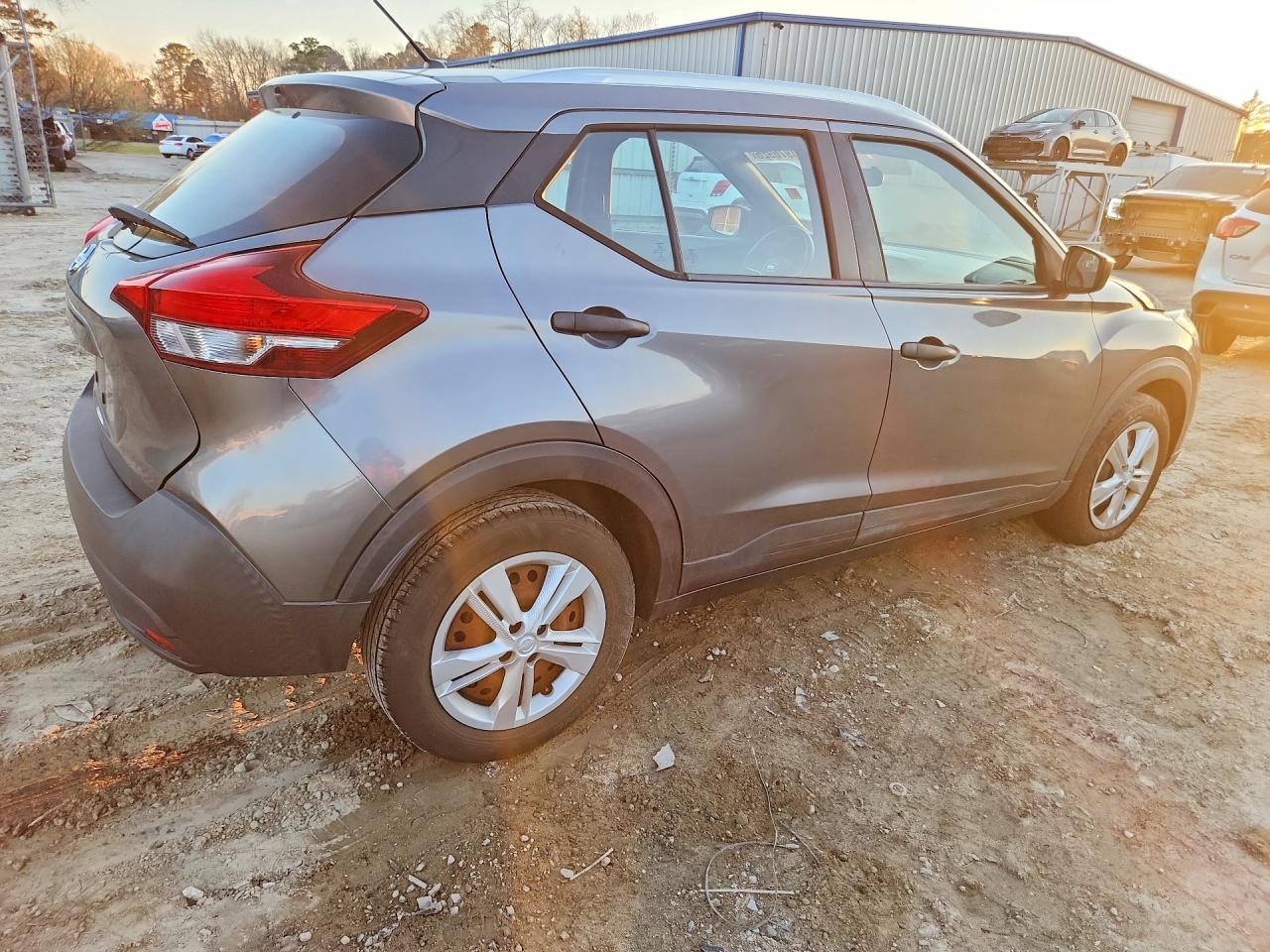 Nissan Kicks S