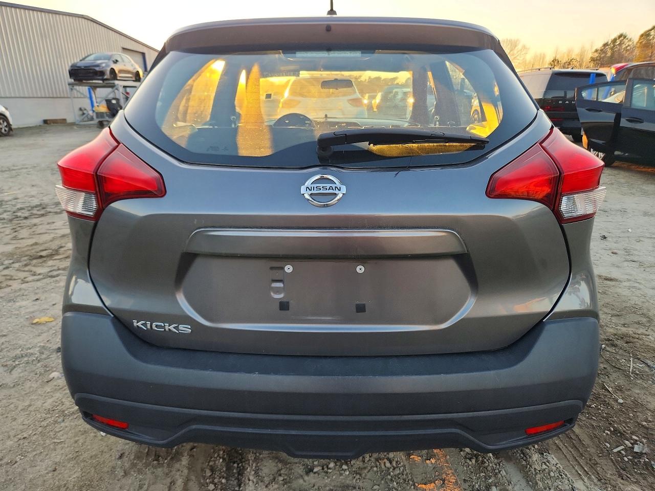 Nissan Kicks S