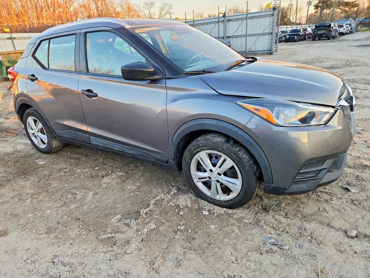 Nissan Kicks S