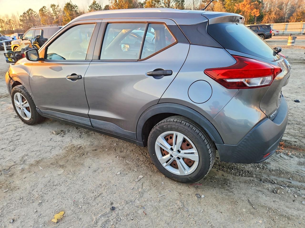 Nissan Kicks S