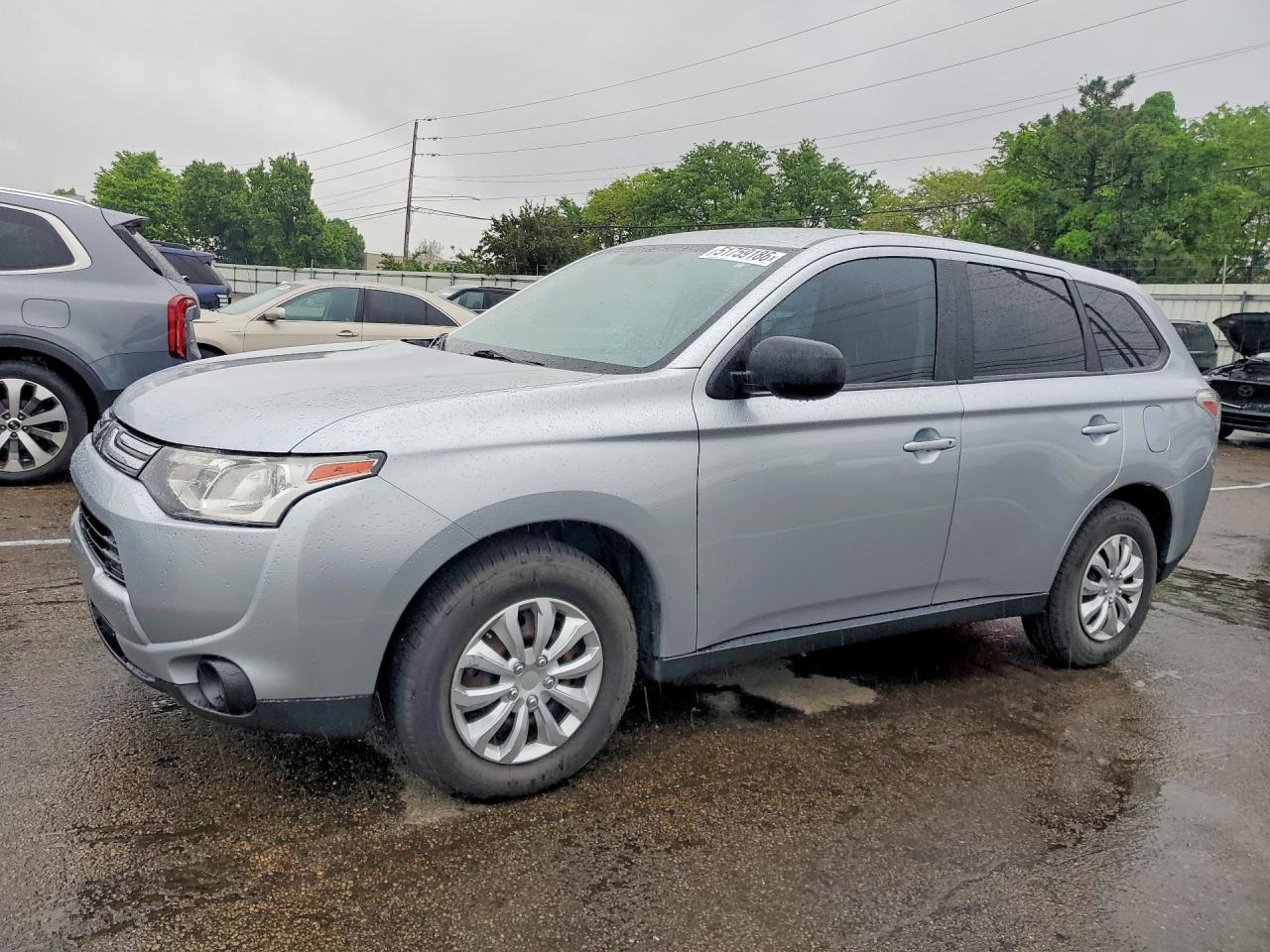 Salvage Mitsubishi Outlander Image