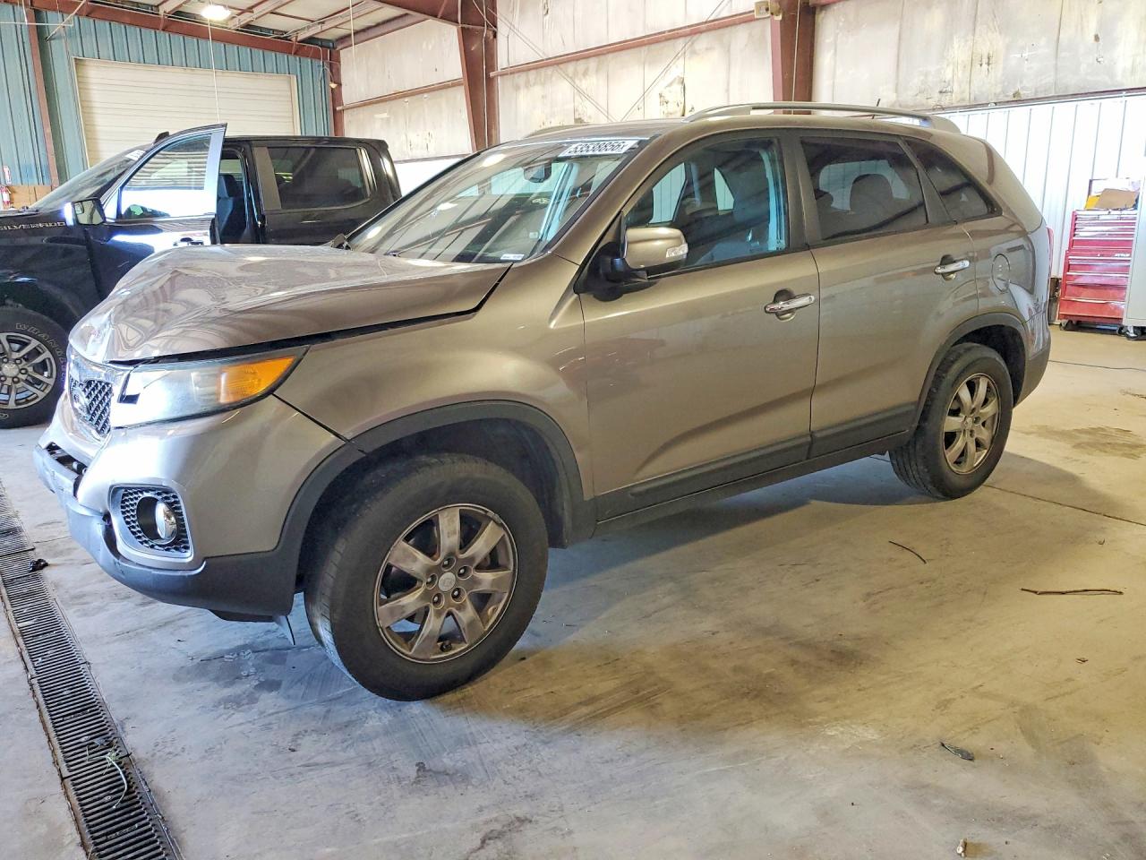 Salvage Kia Sorento Image