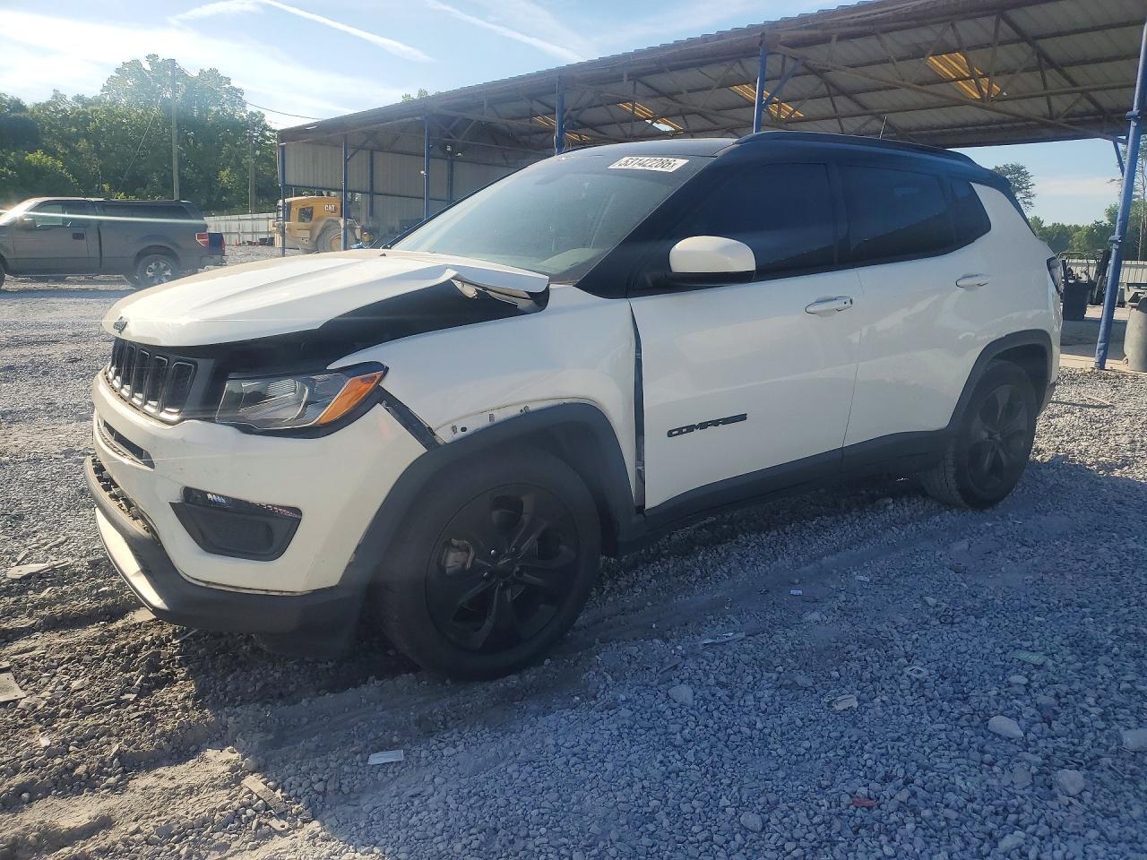 Salvage Jeep Compass Image