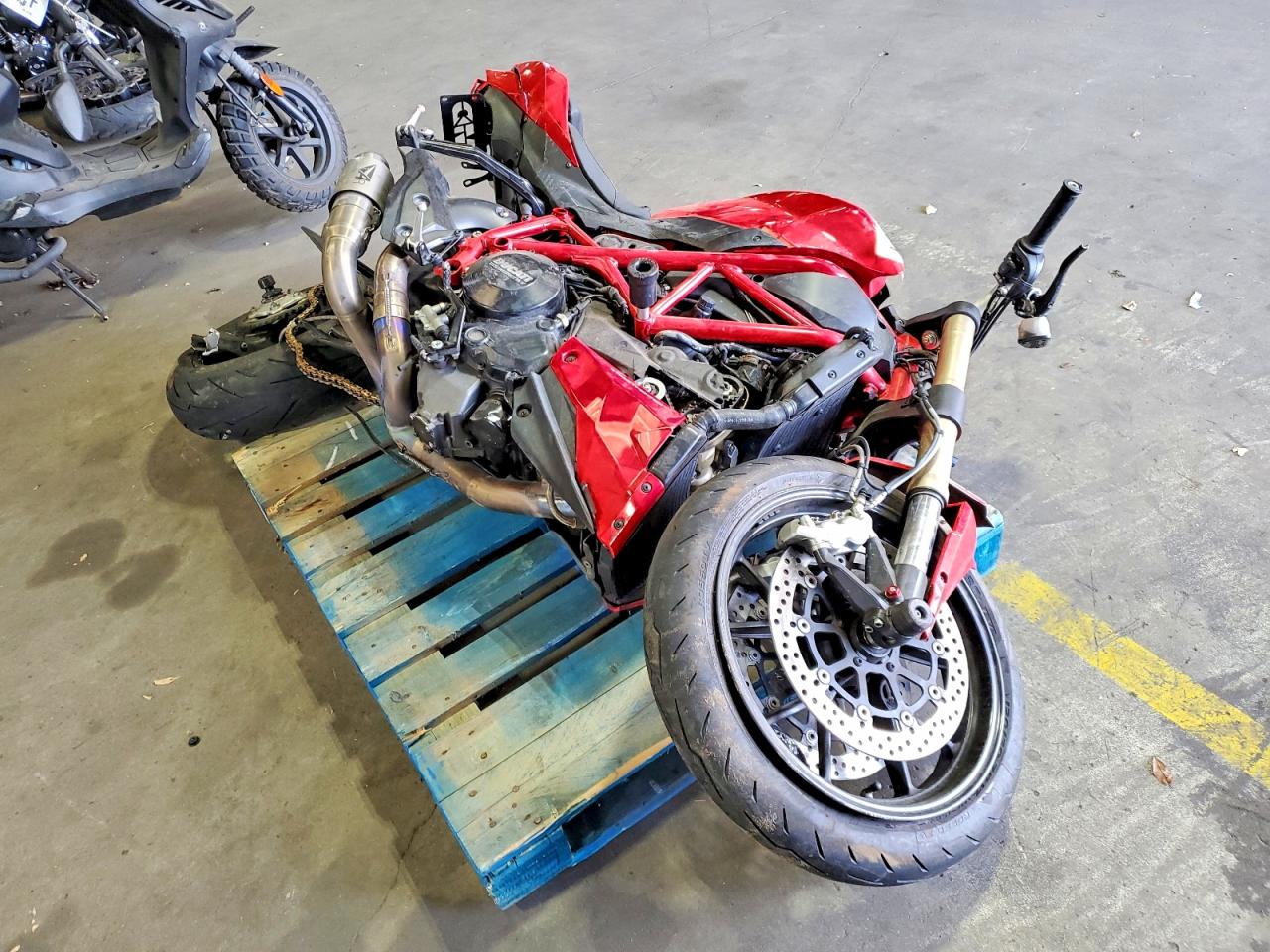 Salvage Ducati Streetfigh Image