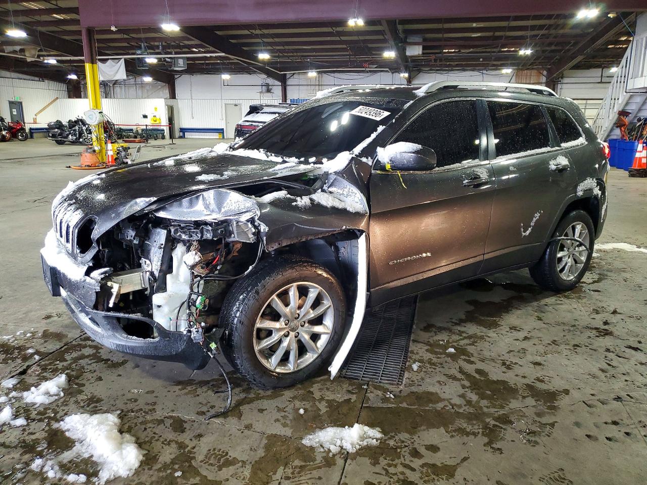 Salvage Jeep Cherokee Image