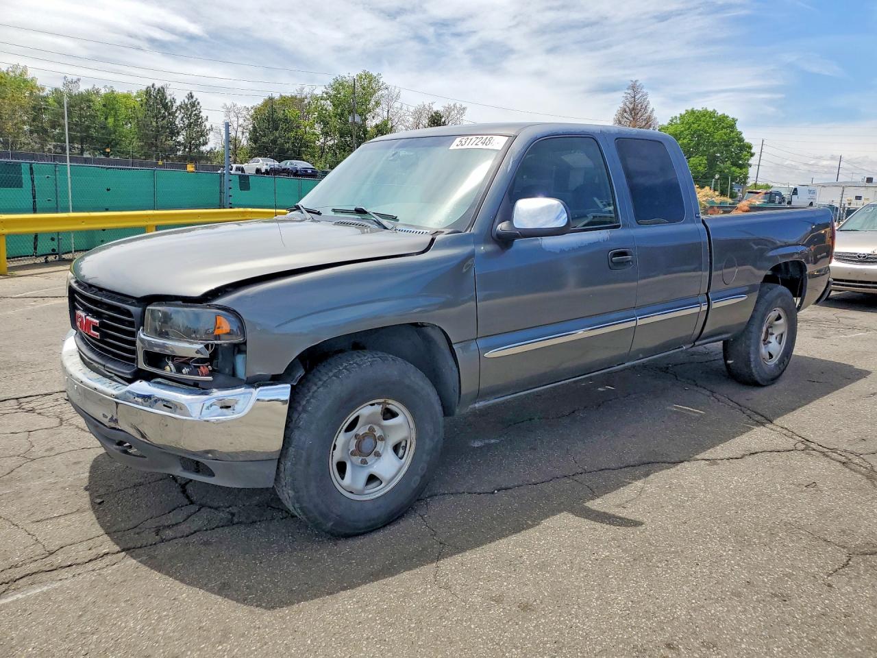Salvage GMC Sierra Image