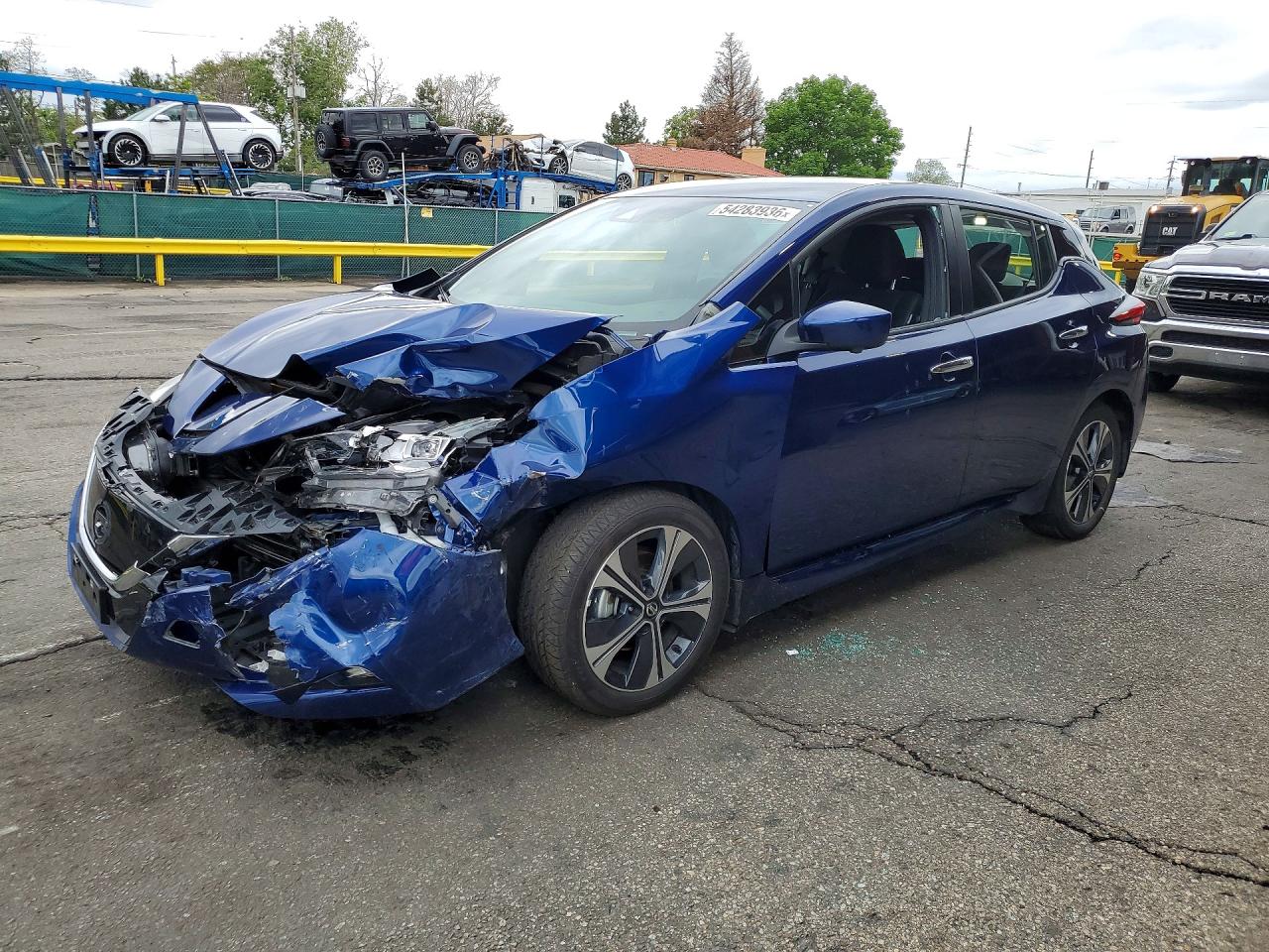 Salvage Nissan LEAF Image