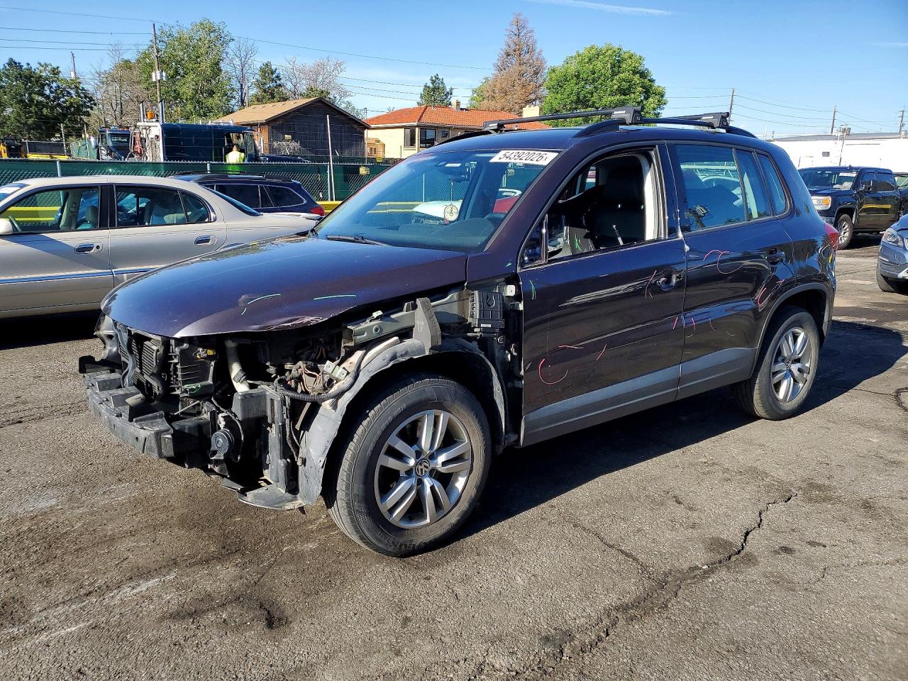 Salvage Volkswagen Tiguan Image
