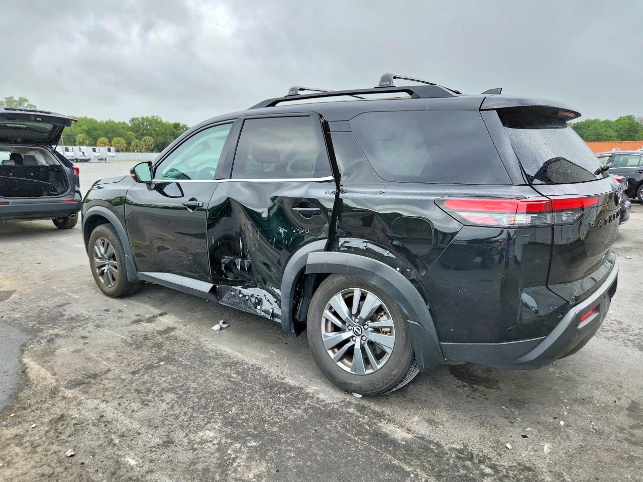 Nissan Pathfinder Sv