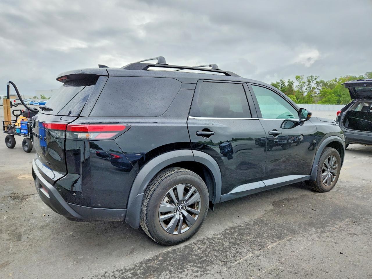 Nissan Pathfinder Sv