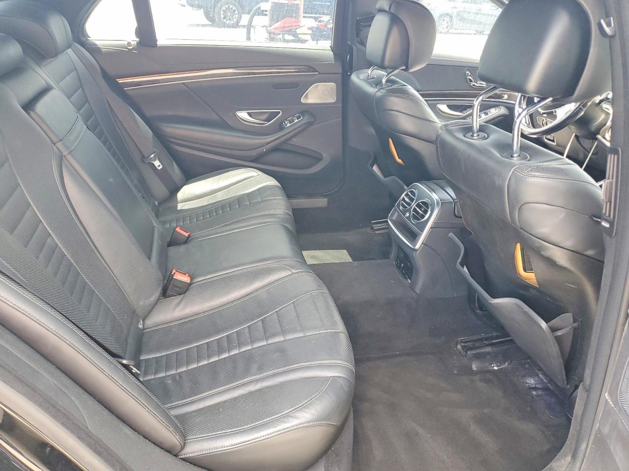 Mercedes-Benz S-Class 550