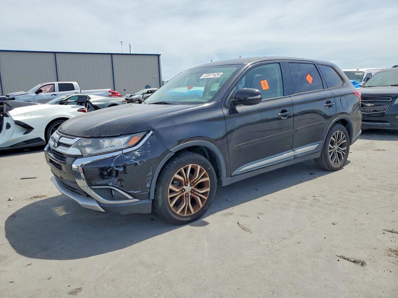 Salvage Mitsubishi Outlander Image
