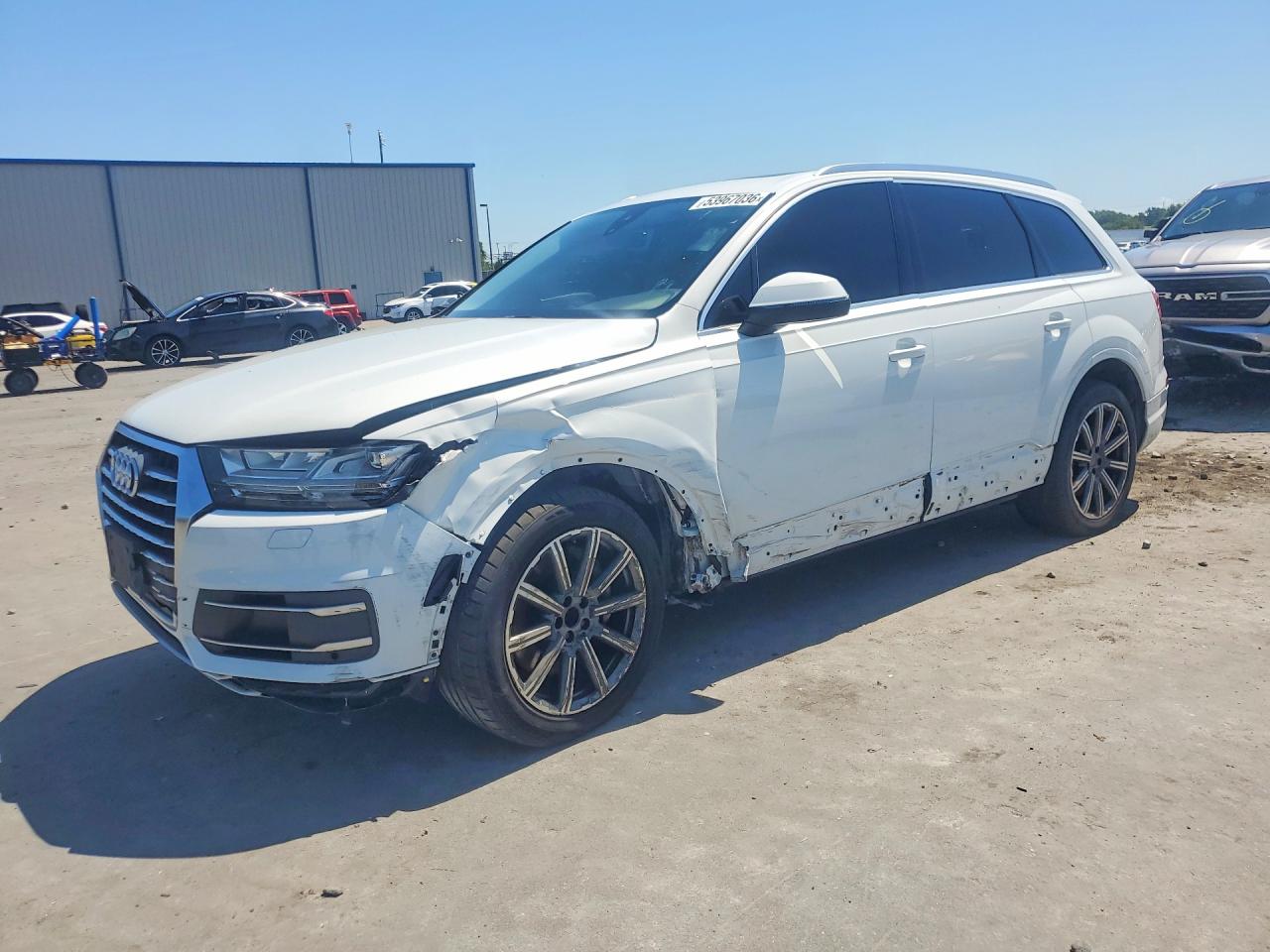Salvage Audi Q7 Image