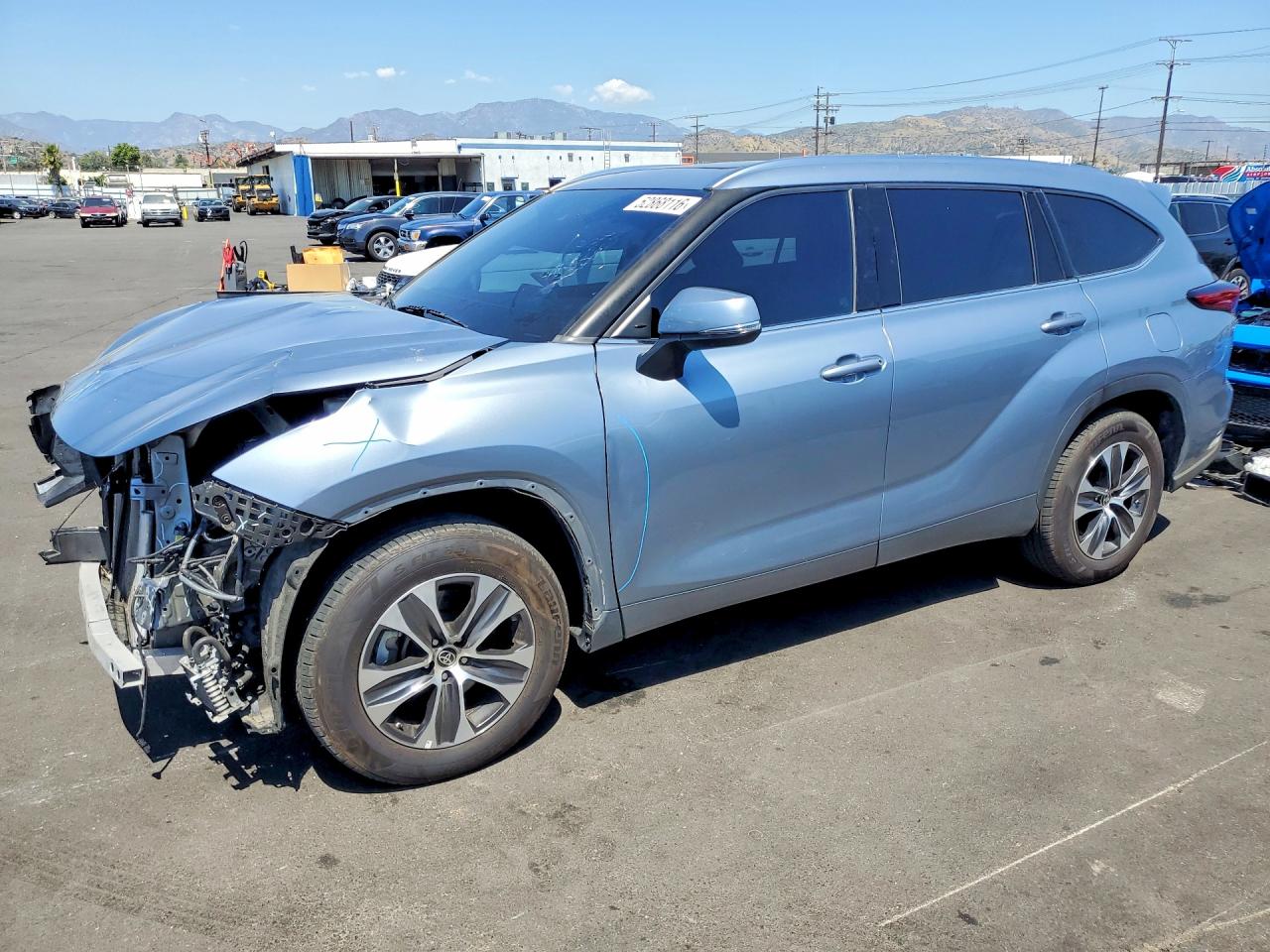 Salvage Toyota Highlander Image