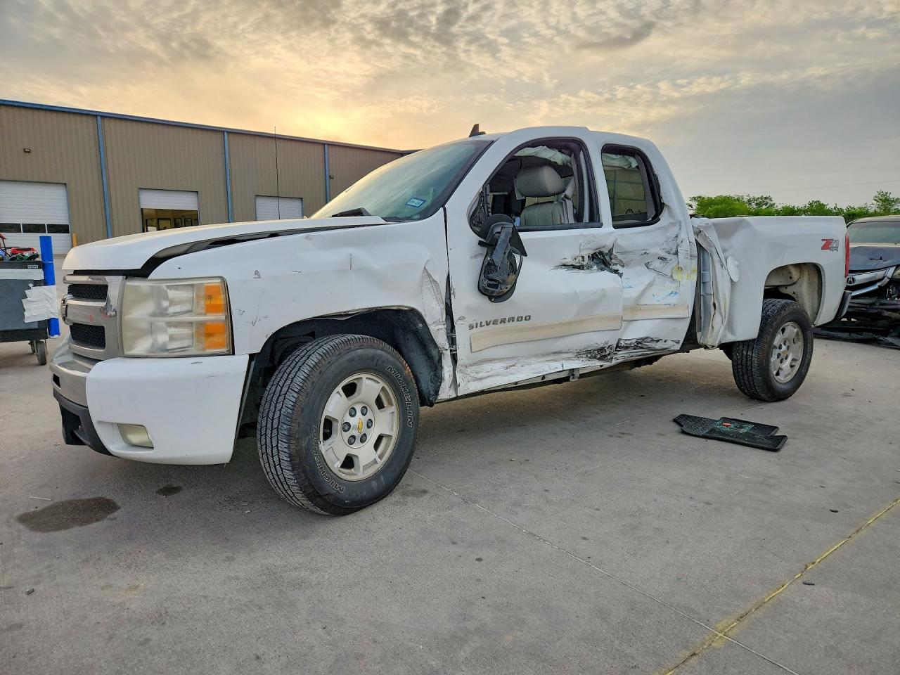 Salvage Chevrolet Silverado Image