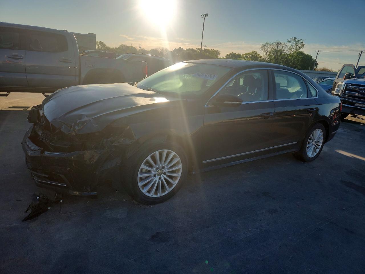 Salvage Volkswagen Passat Image