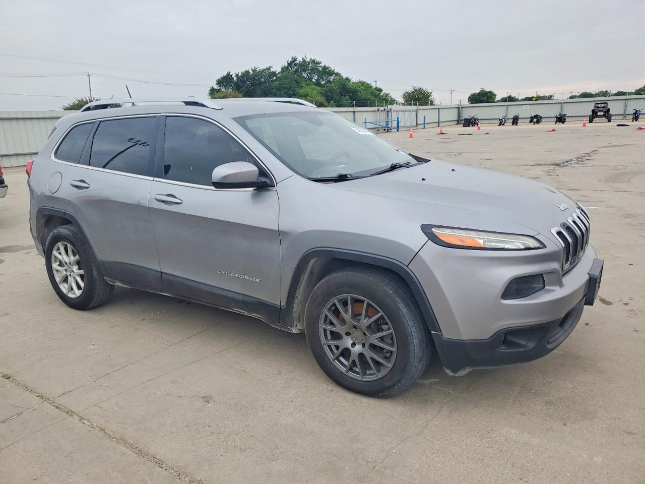 Salvage Jeep Cherokee Image