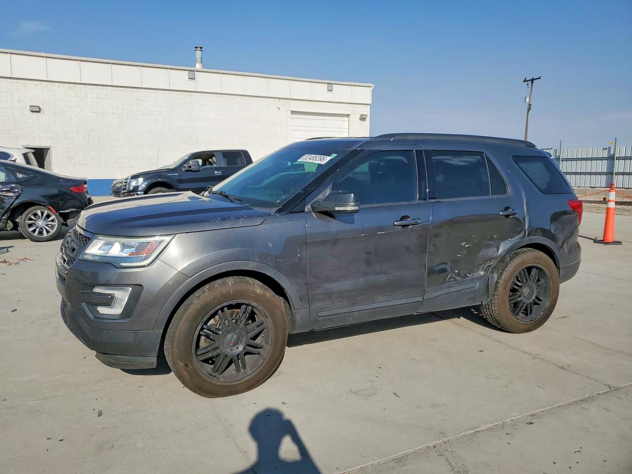 Salvage Ford Explorer Image