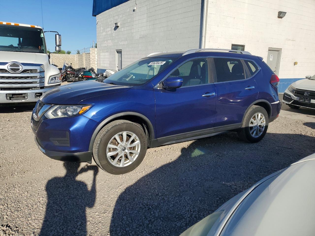 Salvage Nissan Rogue Image