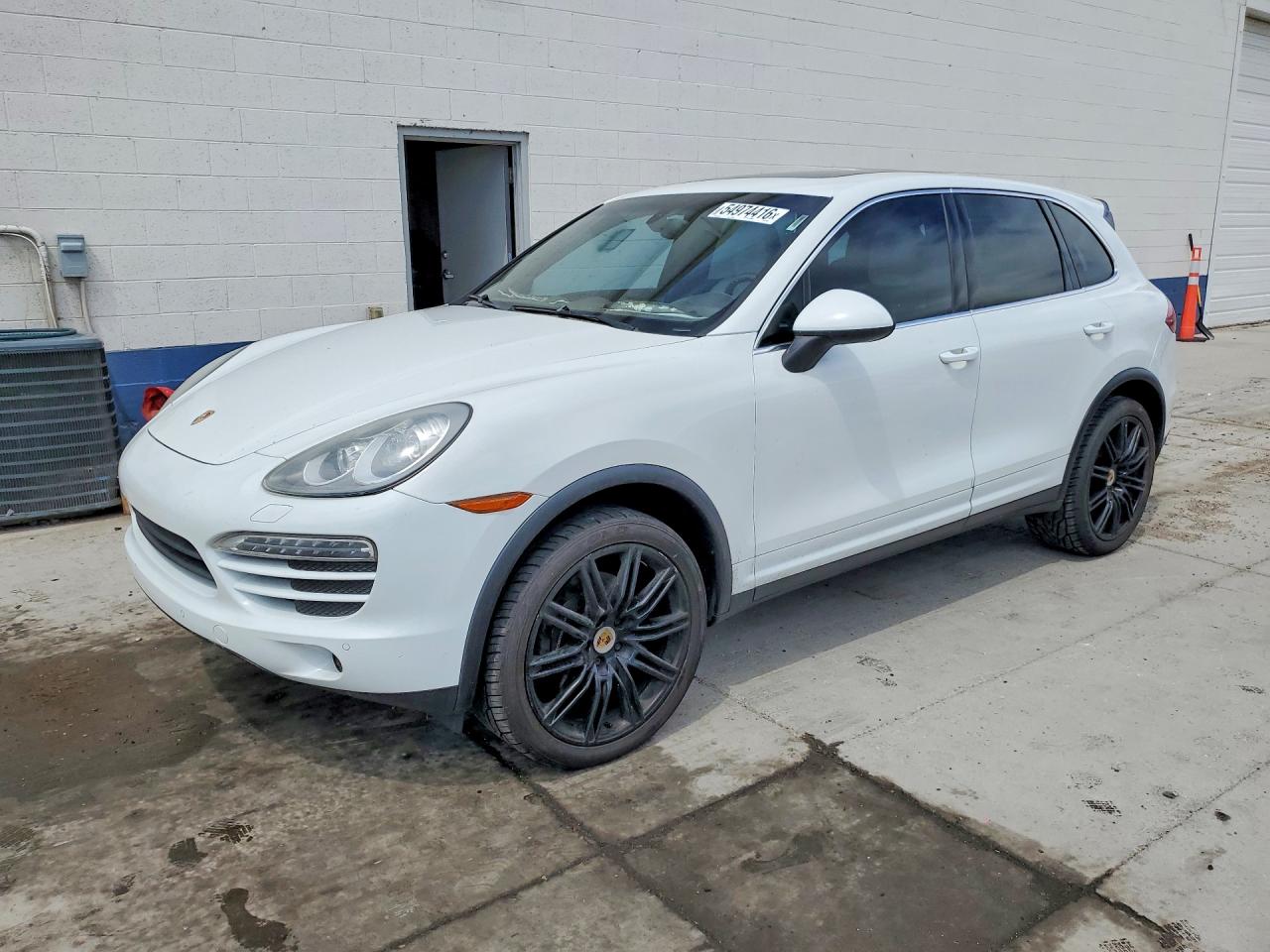 Salvage Porsche Cayenne Image