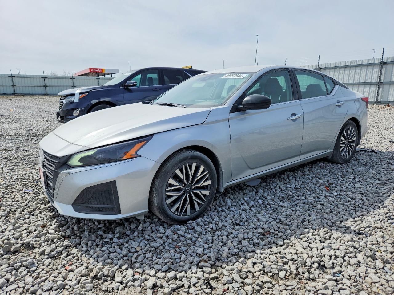 Salvage Nissan Altima Image
