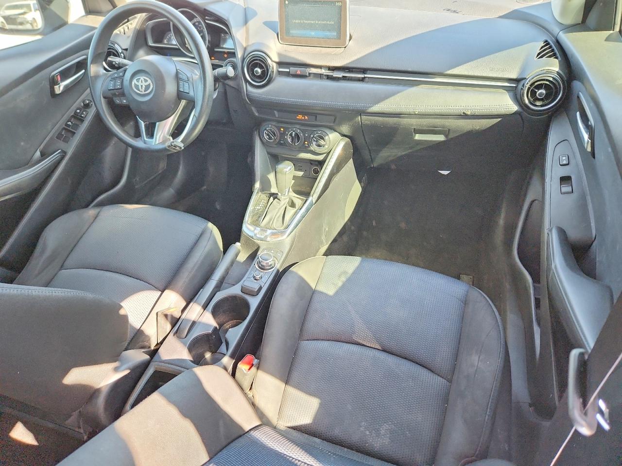 Toyota Yaris Base