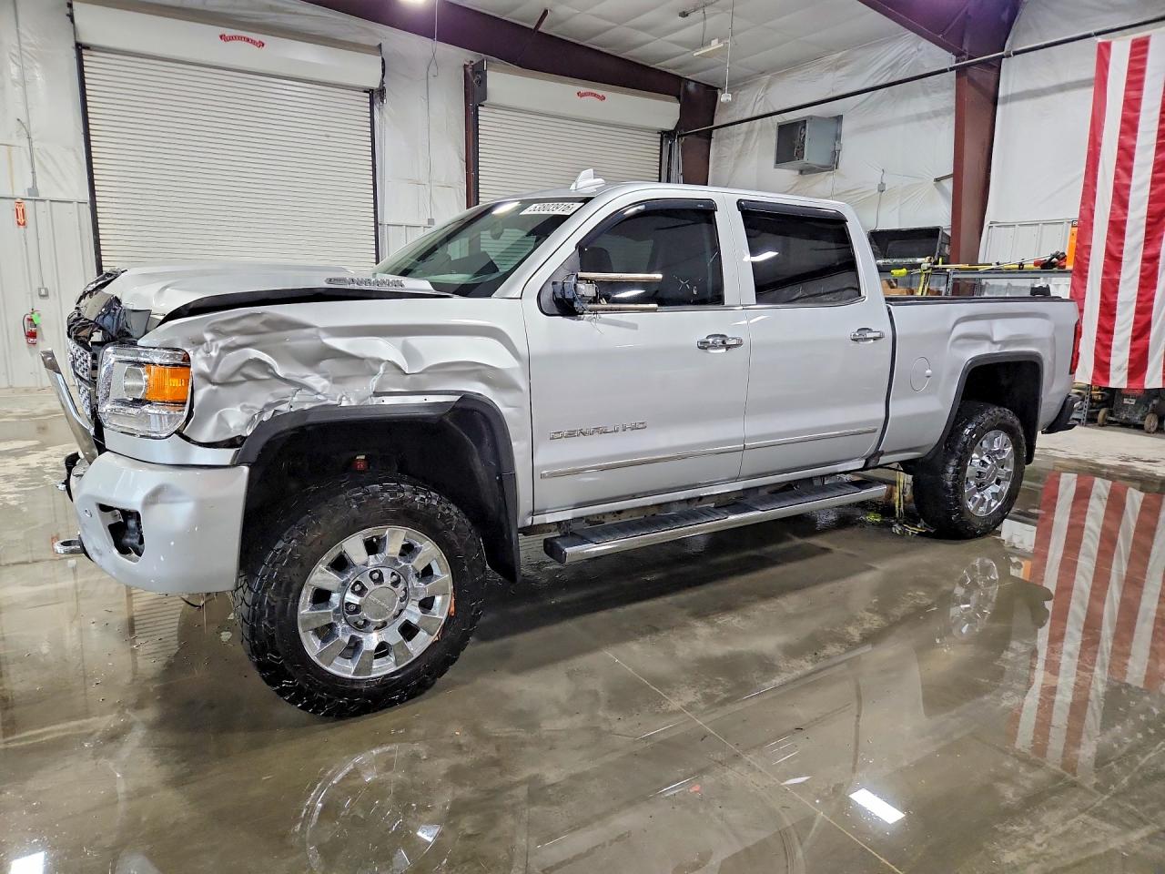 Salvage GMC Sierra Image