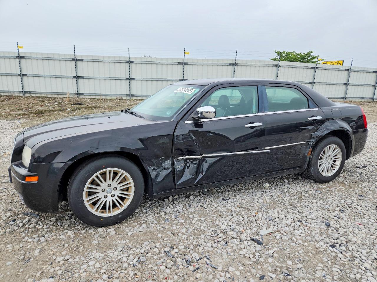 Salvage Chrysler 300 Image