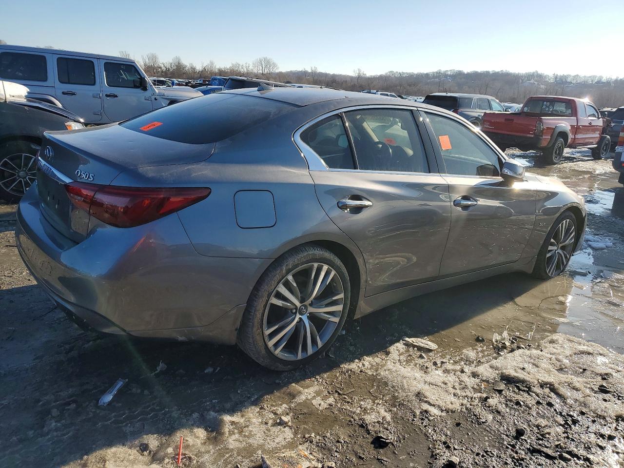 INFINITI Q50 Luxe