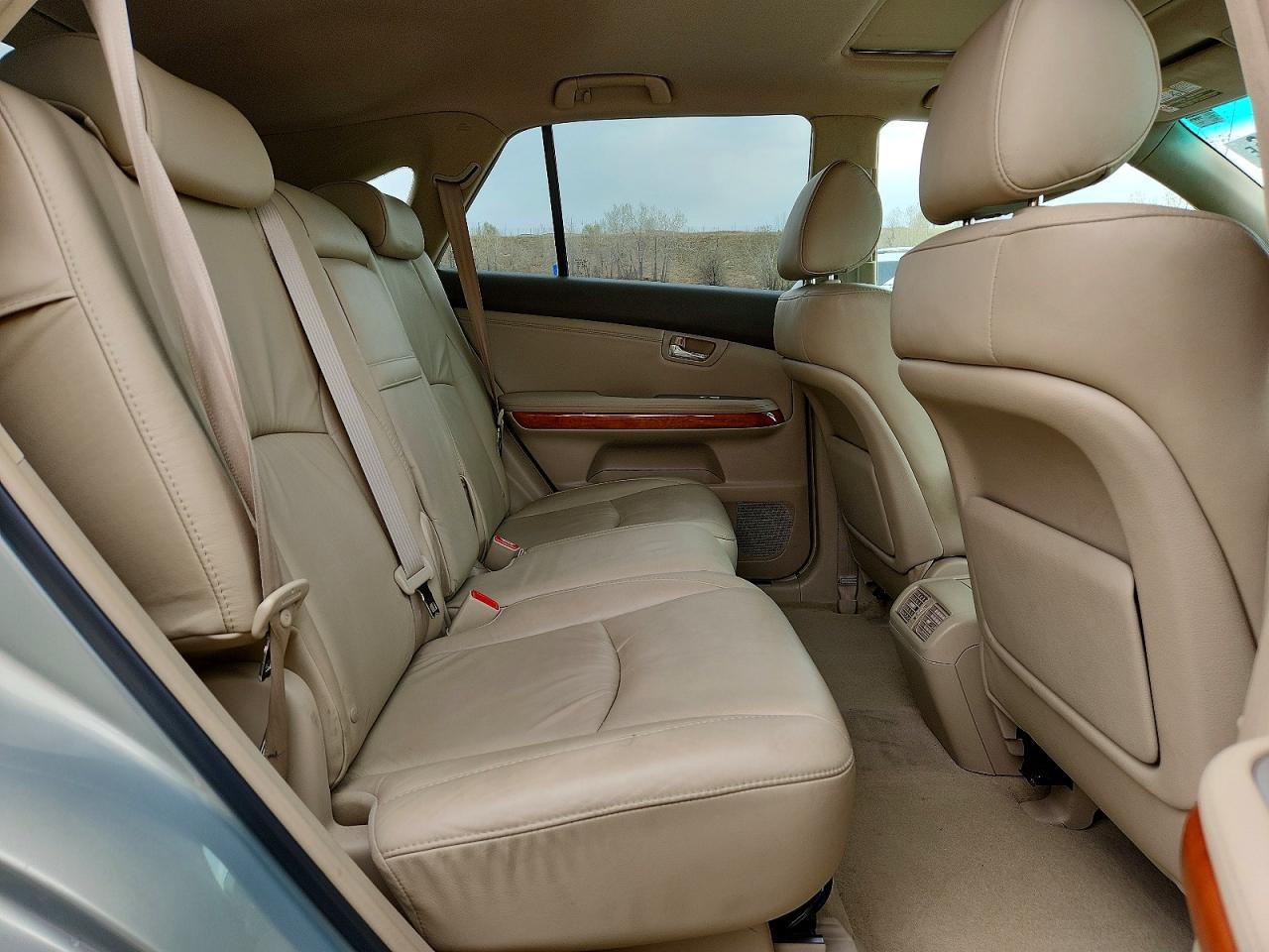 Lexus RX Base