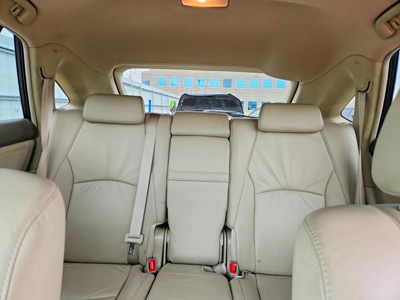 Lexus RX Base