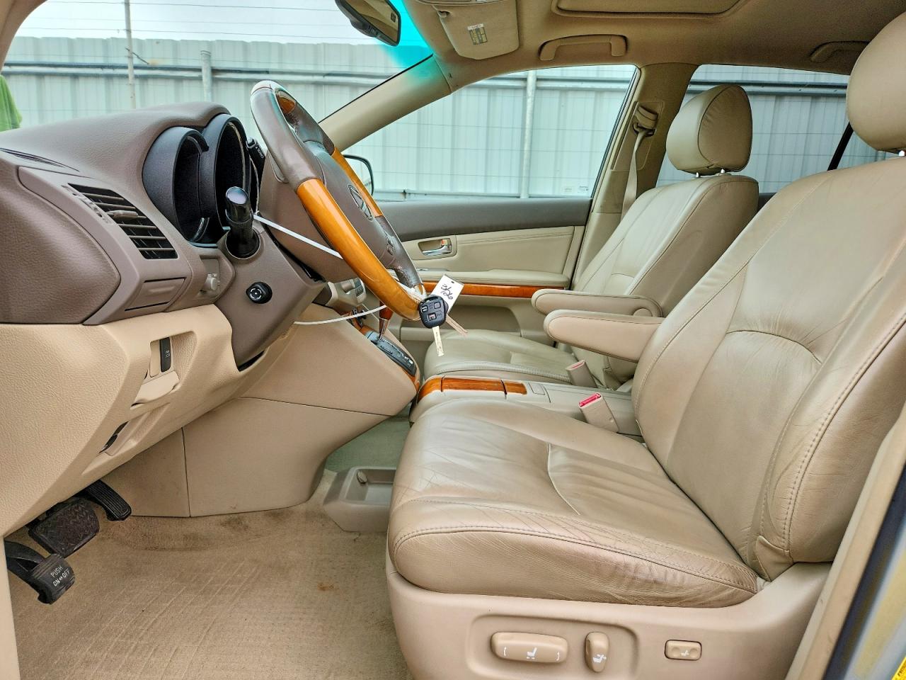 Lexus RX Base