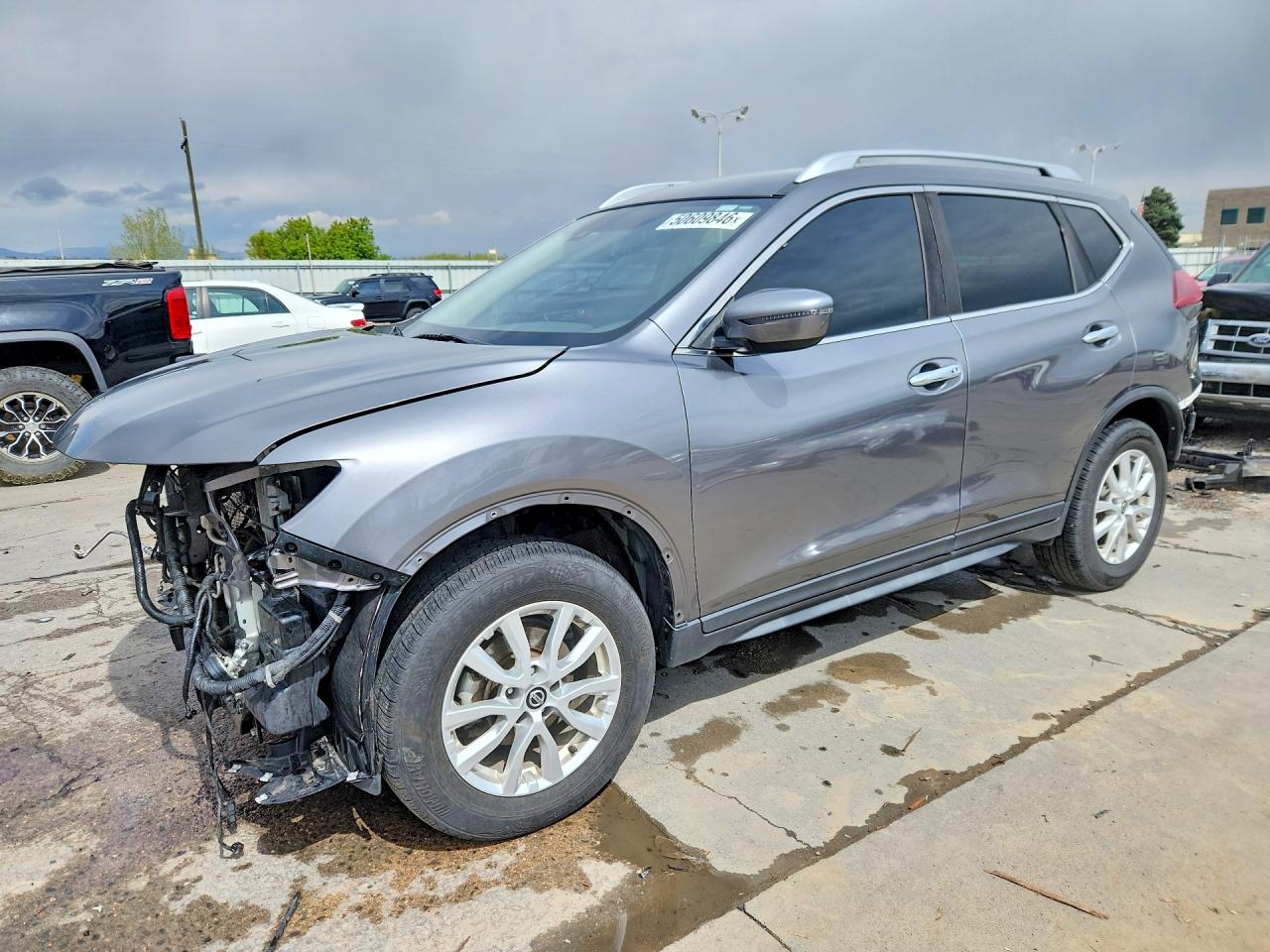Salvage Nissan Rogue Image