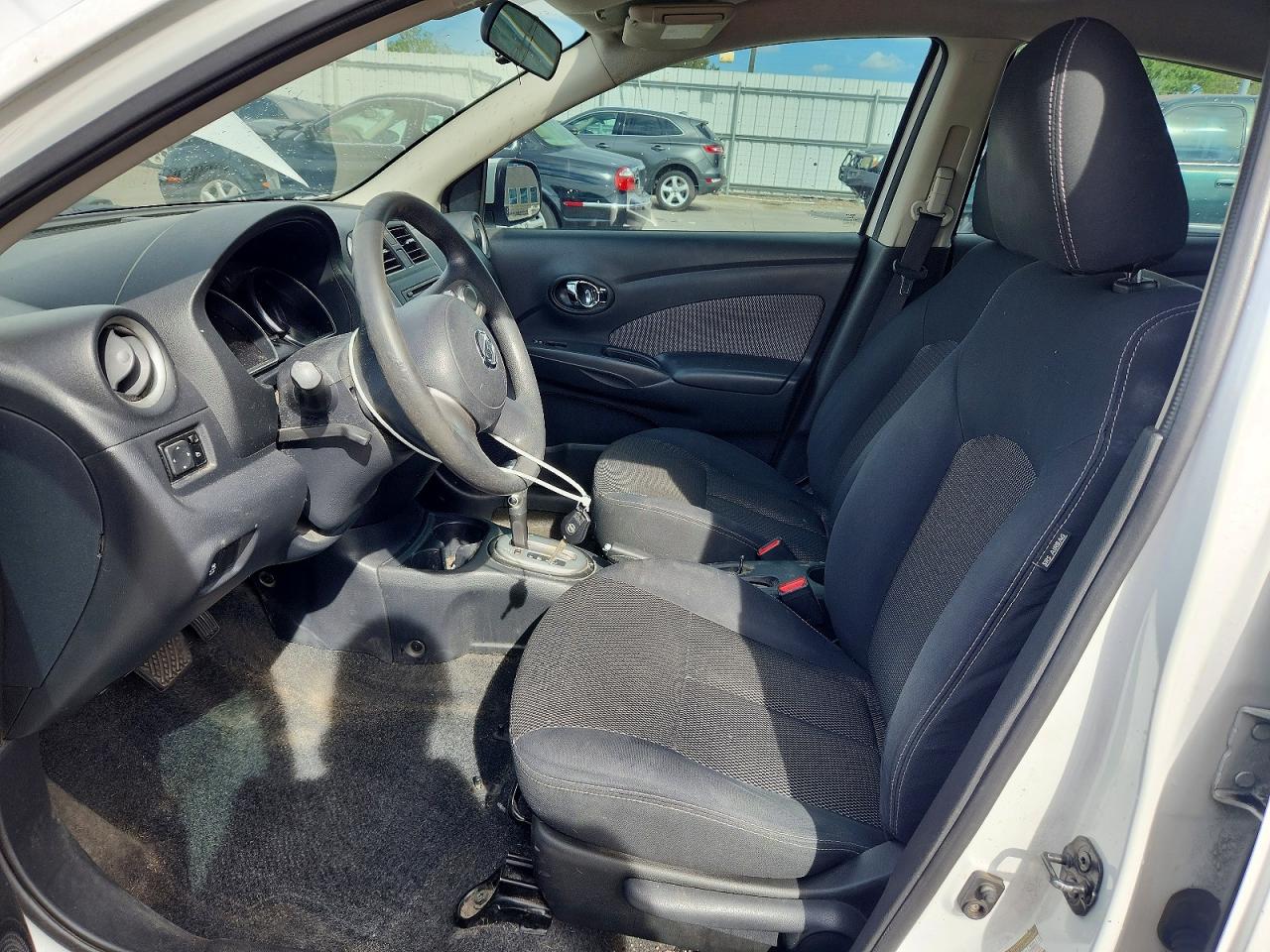 Nissan Versa 1.6 S