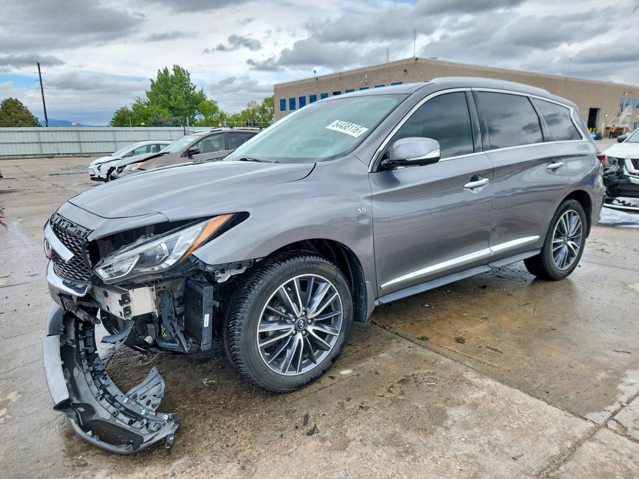 Salvage INFINITI Qx Image