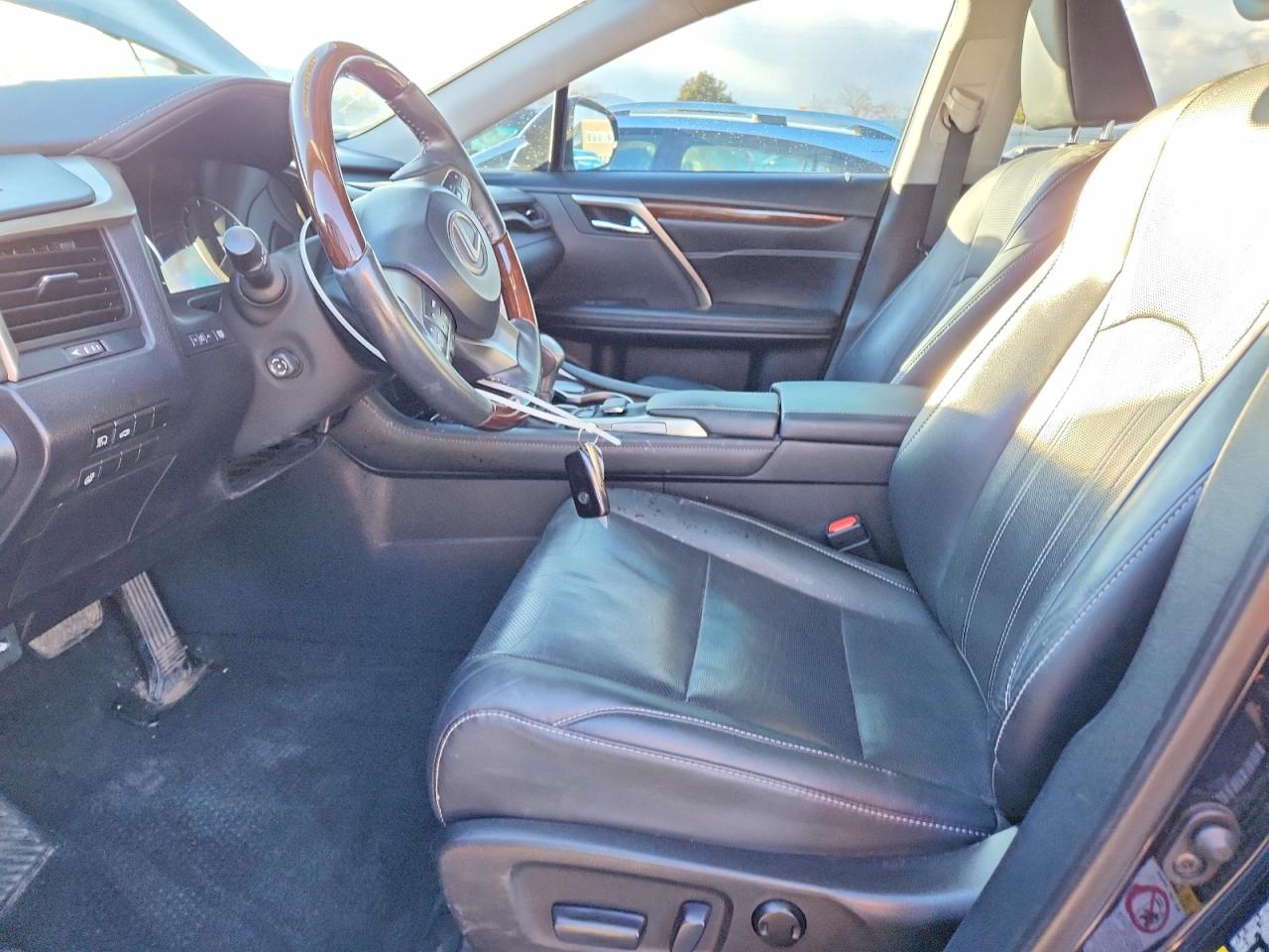 Lexus RX Base