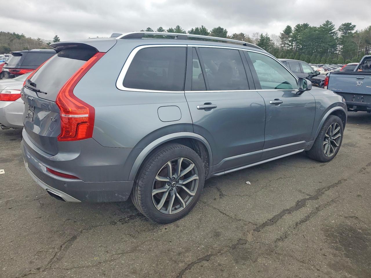 Volvo XC90 T6