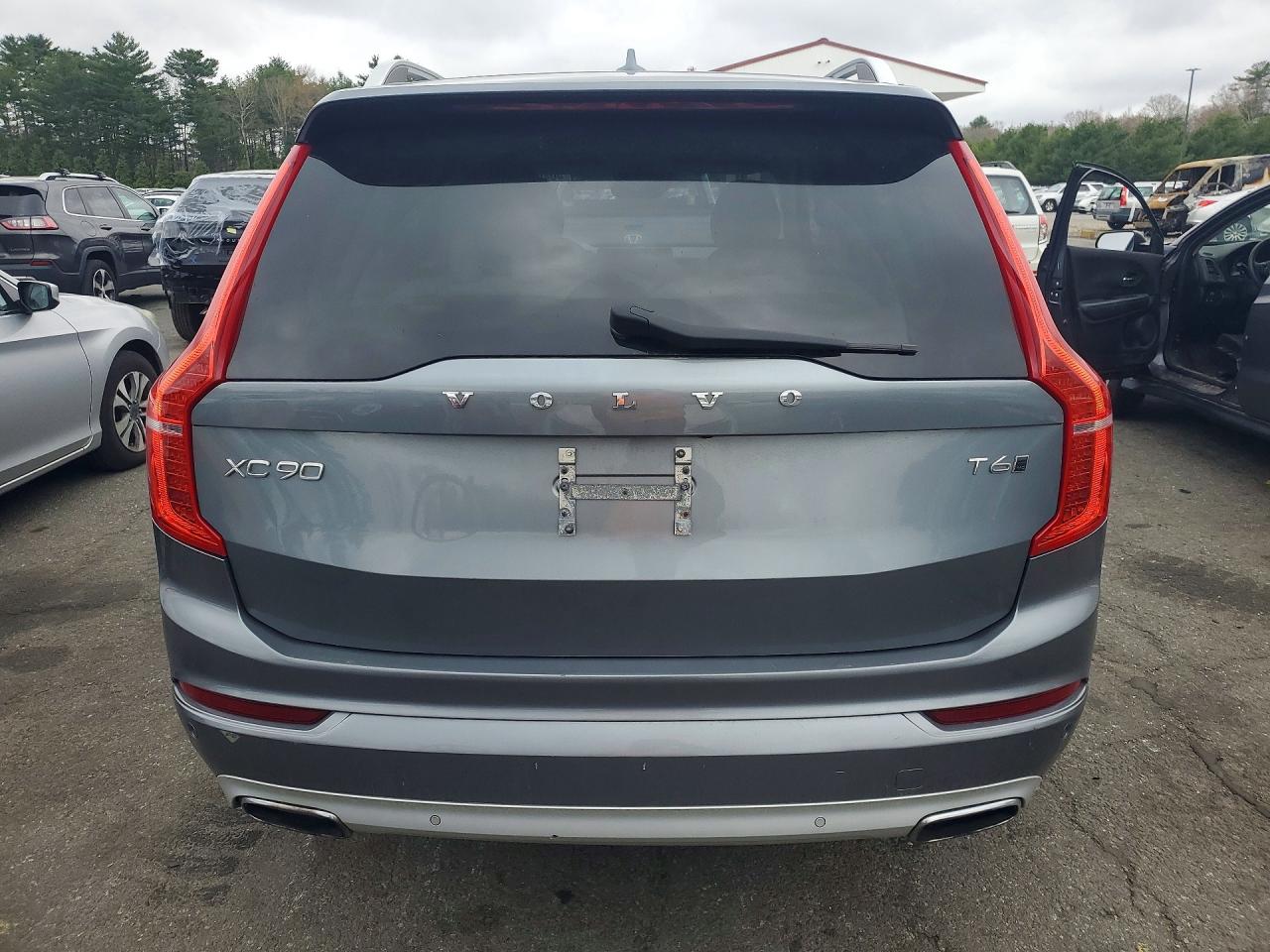 Volvo XC90 T6