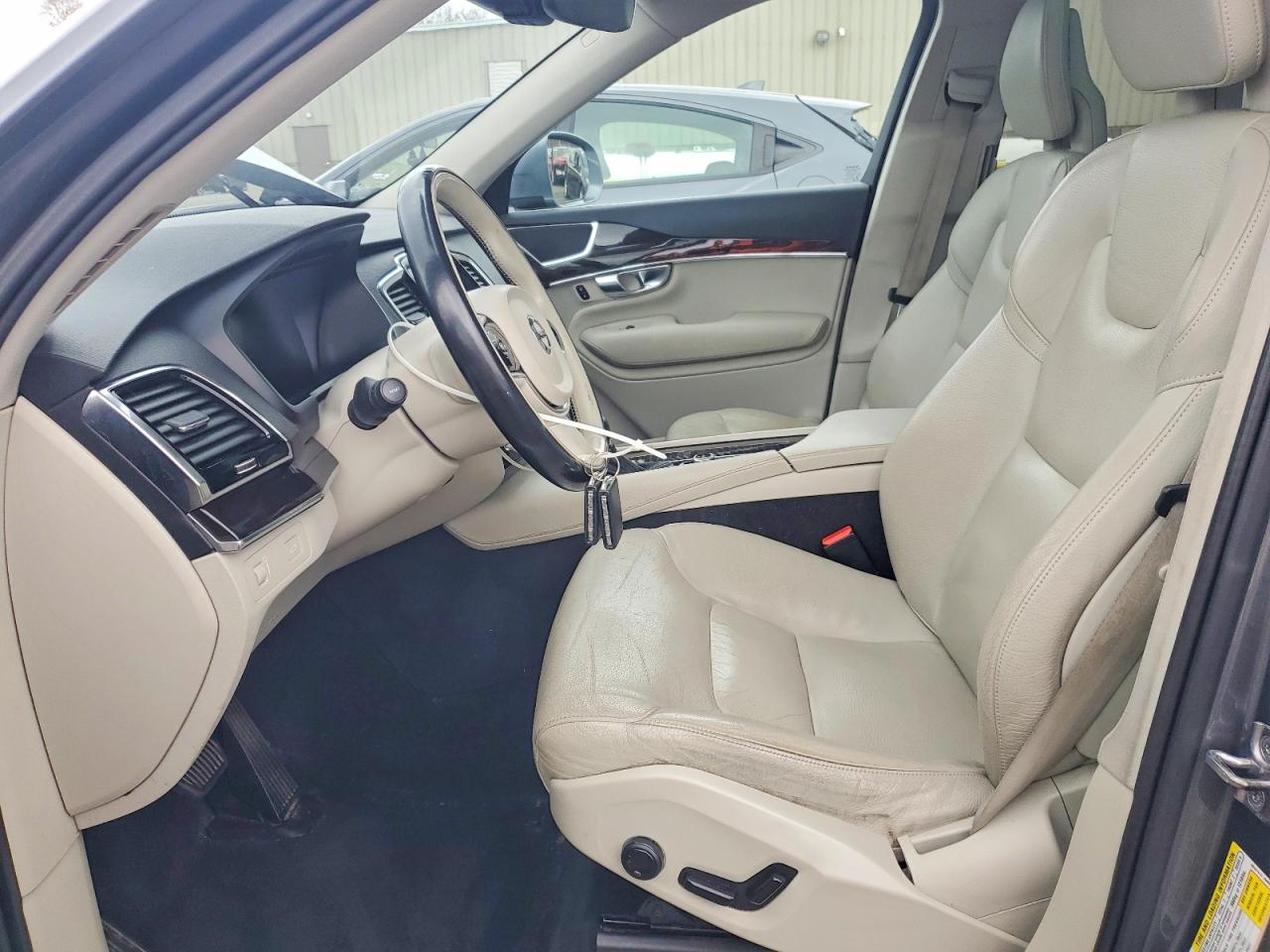 Volvo XC90 T6