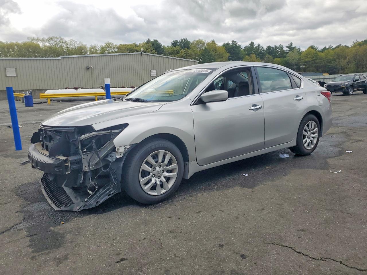 Salvage Nissan Altima Image