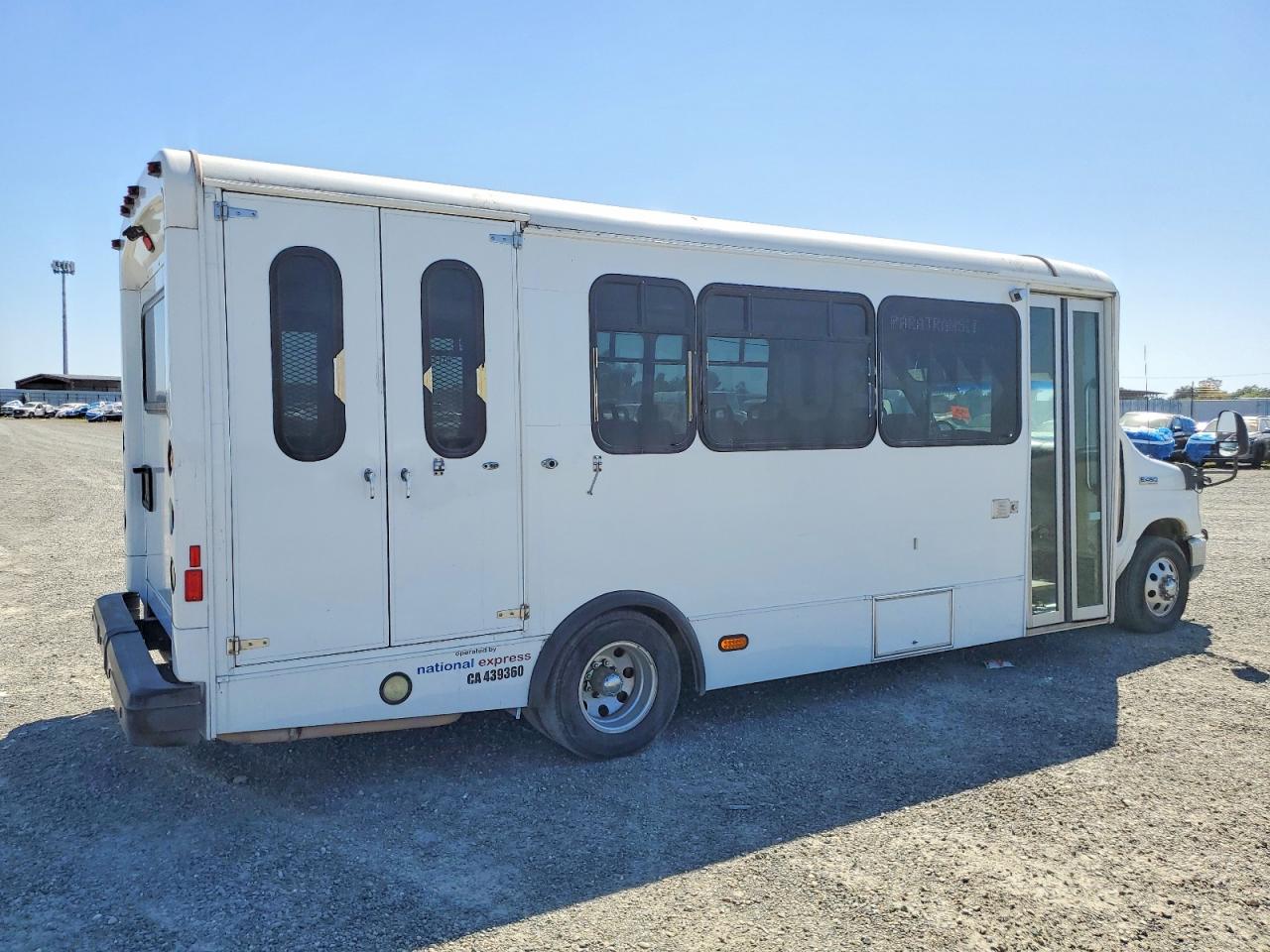 Ford Econoline E450 Super Duty Cutaway Van